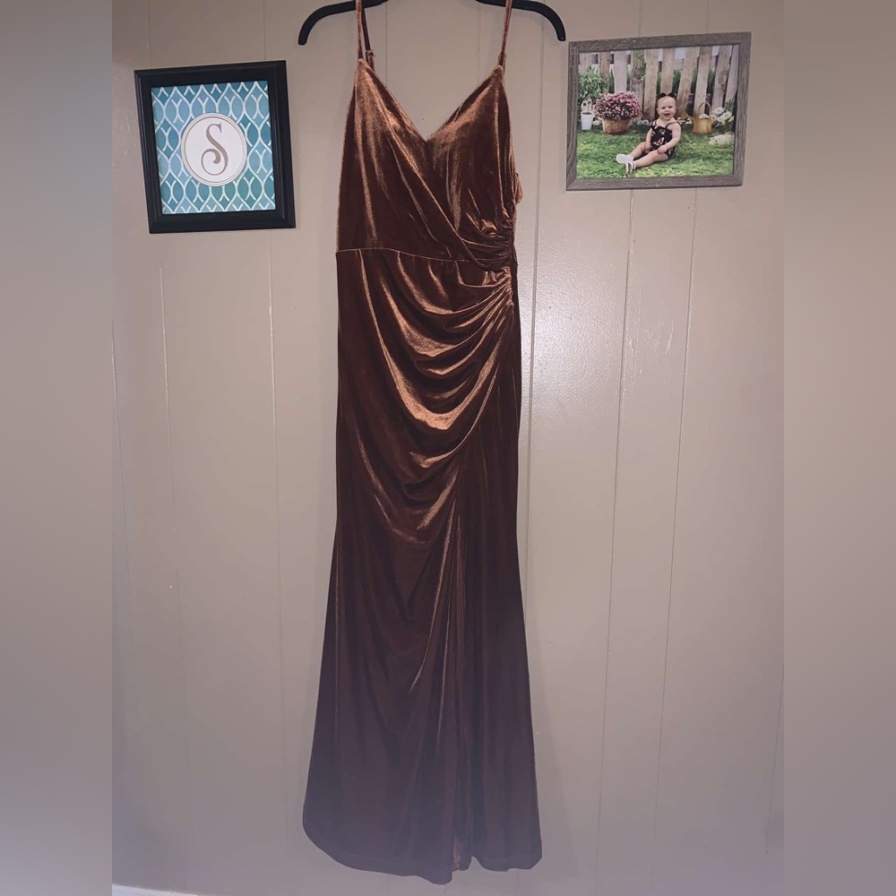We are selling a velvet brides maid dress/could be for prom.